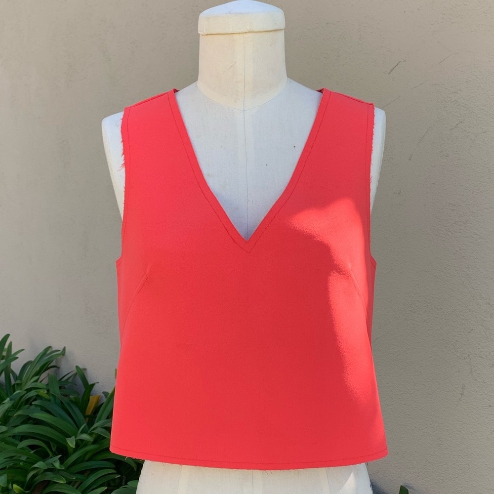 TOPSHOP Open-Back Crop Top Minimalist Style Professional and Party